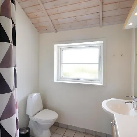 Dom wakacyjny Four-bedroom In Vaggerlose