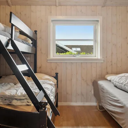 Holiday home 4 Bedroom Stunning In Vggerlse *