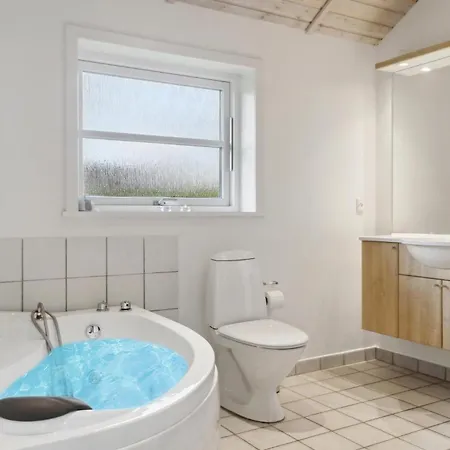Four-bedroom In Vaggerlose * Bøtø By