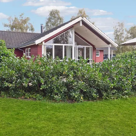 Дом отдыха 4 Bedroom Stunning In Vaeggerlose *