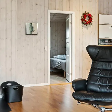 4 Bedroom Stunning In Vggerlse Holiday home *