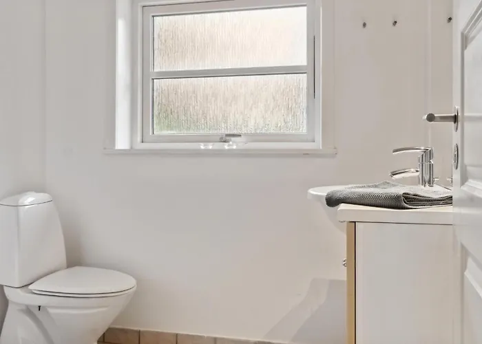 Four-bedroom In Vaggerlose Сasa de vacaciones Bøtø By